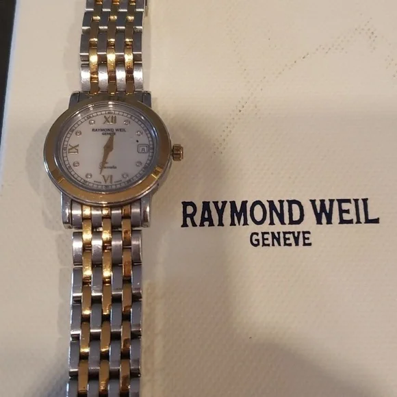 Raymond Weil Toccata woman's watch with pearl face and Diamond accents. - Picture 1 of 11